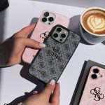 گارد لاکچری Guess طرح مونگرام با لوگو فلزی برجسته ایفون و سامسونگ