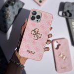 گارد لاکچری Guess طرح مونگرام با لوگو فلزی برجسته ایفون و سامسونگ