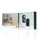 دوربین ثبت وقایع 4K گرین لاین Mini Action Camera GNMIACM20BK در دنیای امروز، ثبت و مستندسازی لحظات خاص و تجربه‌های بی‌نظیر با وضوح و کیفیت بالا اهمیت زیادی پیدا کرده است. چه در حال سفر باشید، چه در حین انجام ورزش‌های پرهیجان و یا حتی در زندگی روزمره، داشتن یک دوربین کارآمد که بتواند به راحتی تمامی جزئیات و لحظات مهم را ثبت کند، به یک نیاز اساسی تبدیل شده است. دوربین ثبت وقایع 4K گرین لاین Mini Action Camera GNMIACM20BK یکی از جدیدترین محصولات این برند است که ویژگی‌های جذاب و قابلیت‌های متنوعی را برای کاربران به ارمغان می‌آورد. این دوربین که به ویژه برای ثبت لحظات اکشن و ماجراجویانه طراحی شد ه، به راحتی می‌تواند نیازهای شما را برآورده کند و تجربه‌ای منحصر به فرد از ثبت تصاویر و ویدیوها در اختیارتان قرار دهد. کیفیت تصویربرداری 4K با سرعت بالا یکی از ویژگی‌های بارز دوربین ثبت وقایع 4K گرین لاین، کیفیت و وضوح بی‌نظیر آن است. این دوربین قادر است ویدیوهایی با وضوح 4K و سرعت 30 فریم در ثانیه ضبط کند. این میزان وضوح به شما این امکان را می‌دهد که ویدیوهایی بسیار شفاف و دقیق از لحظات خود ثبت کنید. برای افرادی که علاقه‌مند به ثبت لحظات ورزشی، سفرها یا هر تجربه پرهیجان دیگری هستند، کیفیت 4K به معنای مشاهده جزئیات بیشتر و دقیق‌تر است. همچنین این دوربین از کیفیت 2.7K در 30 فریم در ثانیه و 1080P با سرعت‌های 60 و 30 فریم در ثانیه نیز پشتیبانی می‌کند، که به کاربران این امکان را می‌دهد که بسته به نیاز خود و نوع فعالیت، بهترین کیفیت و سرعت را انتخاب کنند.این ویژگی‌ها باعث می‌شود که دوربین Green Lion Mini Action Camera GNMIACM20BK انتخابی عالی برای افرادی باشد که می‌خواهند در هر شرایطی و با هر سرعتی، تصاویری با کیفیت بالا و جزئیات دقیق ثبت کنند. اگر شما از کسانی هستید که به ضبط ویدیوهای ورزشی، ماجراجویانه، یا حتی مستندهای شخصی علاقه دارید، این دوربین قطعاً یکی از بهترین گزینه‌ها خواهد بود. کیفیت عکس‌های 20 مگاپیکسلی همانطور که کیفیت ویدیو در این دوربین 4K استثنایی است، کیفیت عکس‌های آن نیز بسیار قابل توجه است. این دوربین می‌تواند تصاویری با وضوح‌های مختلف از جمله 20 مگاپیکسل، 16 مگاپیکسل، 14 مگاپیکسل و 12 مگاپیکسل ثبت کند. این مقادیر وضوح بالا به شما این امکان را می‌دهند که عکس‌های حرفه‌ای و با کیفیتی در هر شرایط نوری به ثبت برسانید. برای کسانی که به عکاسی ماجراجویانه، طبیعت، یا حتی عکاسی ورزشی علاقه دارند، داشتن چنین دوربینی با قابلیت‌های تصویربرداری بالا، به راحتی می‌تواند لحظات خاص را در بهترین کیفیت ثبت کند.این ویژگی به‌ویژه در شرایط نوری مختلف و هنگام حرکت‌های سریع بسیار مفید است. شما می‌توانید بدون نگرانی از کیفیت تصویر، عکس‌هایی با جزئیات بالا و روشنایی مناسب ثبت کنید. دوربین ثبت وقایع 4K گرین لاین به شما این آزادی را می‌دهد که از تجربه‌های خود تصاویری با وضوح بالا و دقیق بگیرید. پوشش وسیع‌تر یکی از ویژگی‌های مهم دیگر این دوربین، زاویه دید وسیع لنز آن است. زاویه لنز 120 درجه به شما این امکان را می‌دهد که فضای بیشتری را در فریم تصویر قرار دهید. این ویژگی به‌ویژه در هنگام فیلمبرداری از صحنه‌های گسترده و در هنگام انجام فعالیت‌های پرتحرک و اکشن بسیار مفید است. این زاویه لنز به شما کمک می‌کند تا تصاویری وسیع‌تر و جامع‌تری از محیط اطراف خود بگیرید و از لحظات خود به بهترین شکل ثبت کنید.این زاویه دید گسترده، به‌ویژه در زمان‌هایی که می‌خواهید منظره‌ای وسیع از محیط اطراف یا گروهی از افراد را ثبت کنید، بسیار مفید خواهد بود. همچنین، زاویه 120 درجه کمک می‌کند که جزئیات بیشتری از محیط پیرامون شما در تصاویر و ویدیوها گنجانده شود، بدون اینکه نیاز به تغییر مداوم موقعیت دوربین داشته باشید. طراحی کوچک و جمع و جور دوربین Green Lion Mini Action Camera GNMIACM20BK با طراحی کوچک و جمع‌وجور خود، به راحتی قابل حمل است و می‌توانید آن را همراه خود در هر مکانی ببرید. این ویژگی آن را برای افرادی که در سفر یا در فعالیت‌های ورزشی و ماجراجویانه حضور دارند، بسیار مناسب می‌کند. به‌ویژه در شرایطی که نیاز به یک دوربین کوچک و سبک دارید که به راحتی بتوانید آن را به جیب یا کوله‌پشتی خود منتقل کنید، این دوربین انتخابی عالی خواهد بود.علاوه بر این، طراحی مقاوم این دوربین به آن این امکان را می‌دهد که در شرایط سخت محیطی، مانند برخورد با گرد و خاک یا رطوبت، عملکرد خوبی داشته باشد. این ویژگی به‌ویژه در شرایطی که شما در حال انجام فعالیت‌های خارج از منزل یا در محیط‌های چالش‌برانگیز هستید، بسیار حیاتی است. قابلیت‌های کاربردی متعدد دوربین Green Lion Mini Action Camera GNMIACM20BK نه تنها در زمینه تصویربرداری و عکاسی عملکرد عالی دارد، بلکه قابلیت‌های کاربردی متعددی نیز دارد که کار با آن را برای کاربران راحت‌تر و جذاب‌تر می‌کند. این دوربین به راحتی می‌تواند با دیگر دستگاه‌ها و لوازم جانبی مثل گیره‌ها، سه‌پایه‌ها، و هولدرهای مختلف متصل شود و به شما امکان می‌دهد که از آن در هر موقعیتی استفاده کنید. دوربین ایده‌آل برای هر لحظه در نهایت، دوربین ثبت وقایع 4K گرین لاین مدل Mini Action Camera GNMIACM20BK یک انتخاب ایده‌آل برای افرادی است که به دنبال یک دوربین اکشن با کیفیت بالا، طراحی جمع و جور، و قابلیت‌های برجسته در ثبت تصاویر و ویدیوها هستند. با قابلیت‌های ضبط ویدیو با وضوح 4K، عکس‌های 20 مگاپیکسلی، و زاویه لنز 120 درجه، این دوربین به راحتی می‌تواند تمامی نیازهای شما در ثبت لحظات مهم و اکشن را برآورده کند. چه در حال سفر باشید، چه در حین انجام فعالیت‌های ورزشی یا تفریحی، این دوربین با قابلیت‌های منحصر به فرد خود می‌تواند بهترین همراه شما در ثبت لحظات خاص و مهم باشد.