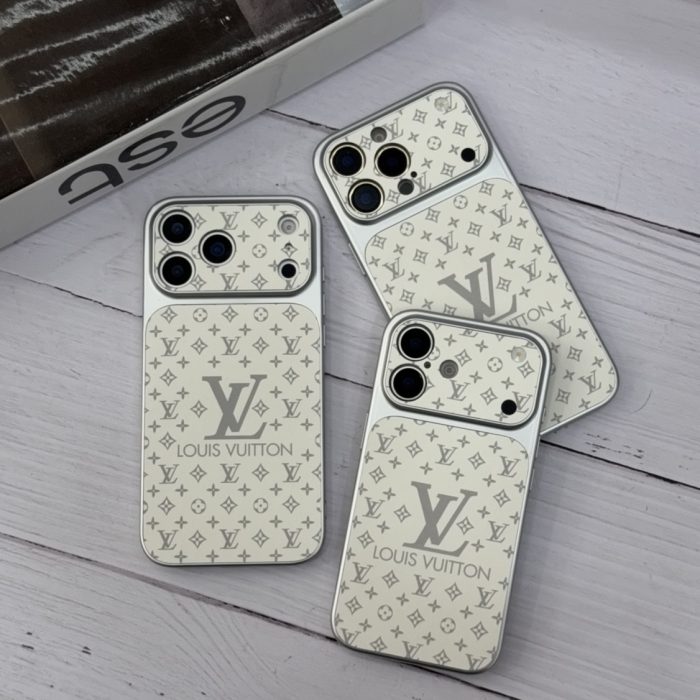 قاب گوشی طرح Louis Vuitton مدل Luxury White Lens – محافظ لنزدار سفید ایفون