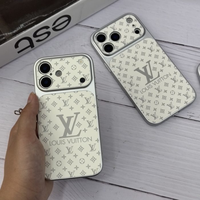 قاب گوشی طرح Louis Vuitton مدل Luxury White Lens – محافظ لنزدار سفید ایفون
